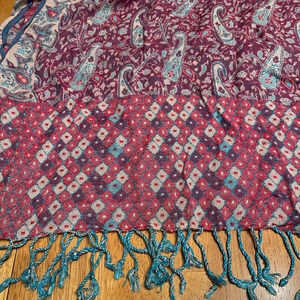 Rapti Fashion scarf, 38”(including 2” of fringe) x 26”. There is no damage.